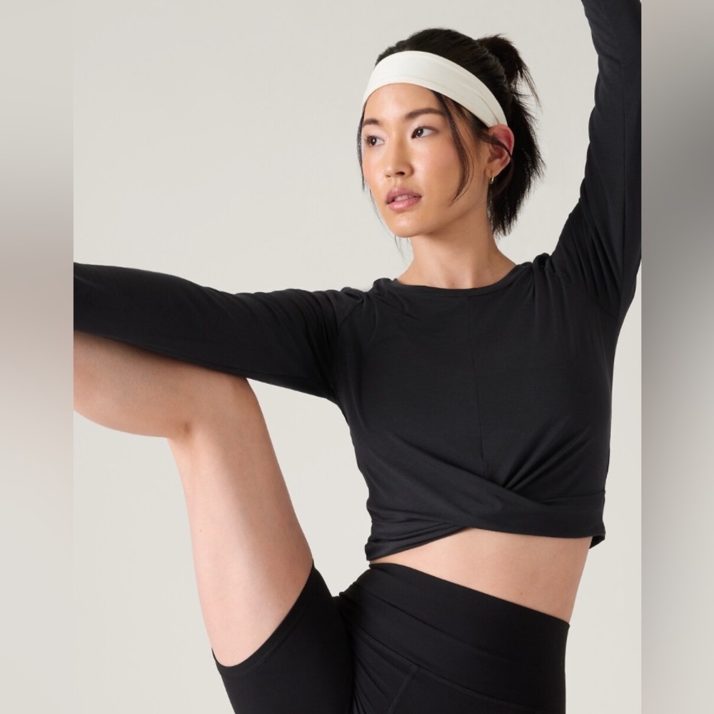 NWOT Athleta With Ease Twist Top- Size Medium